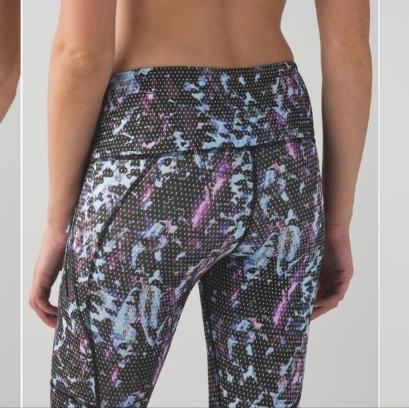 Lululemon all sports cropped - Picture 2 of 4